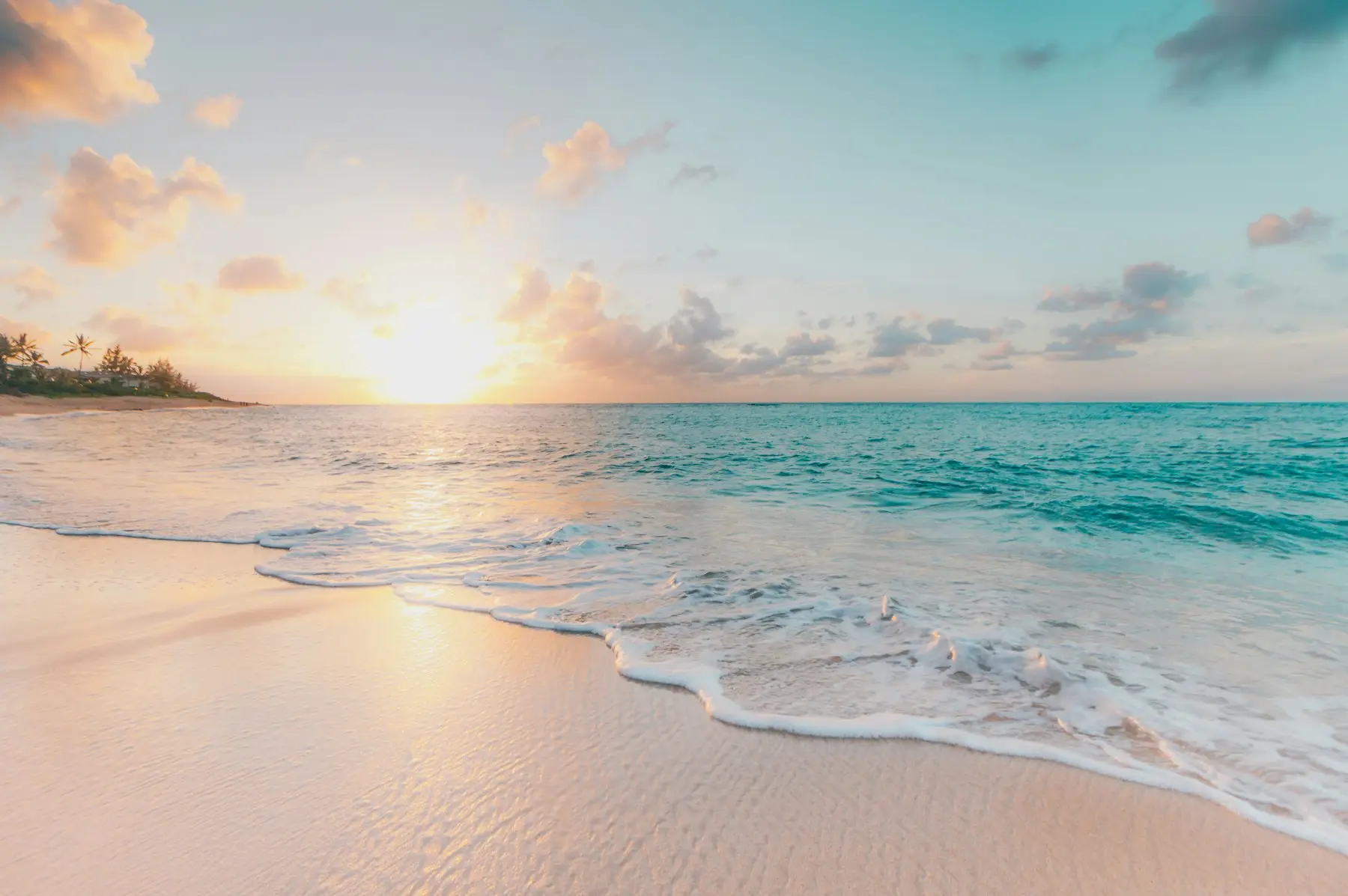 Plage au coucher du soleil